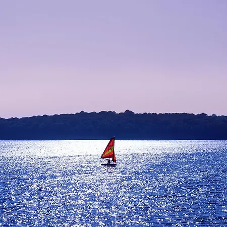 Domaine Golden Lakes Village 5 *