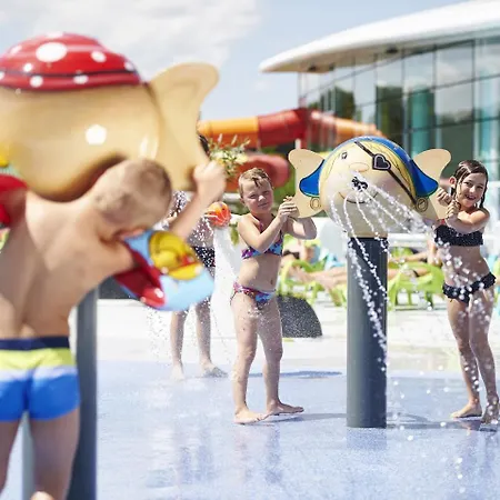Domaine Golden Lakes Village 5 * Boussu-lez-Walcourt